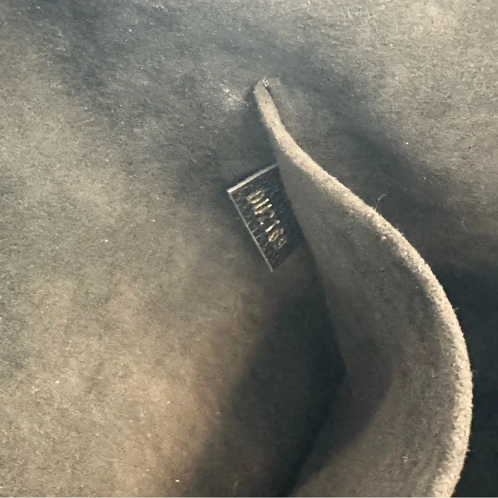 Authentic Louis Vuitton Damier Ebene LV Riverside Tote - Picture 5 of 17